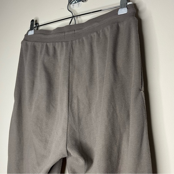 ARITZIA SUNDAY BEST Jesse Tan Baby Waffle Knit Soft Jersey Joggers - Picture 6 of 11